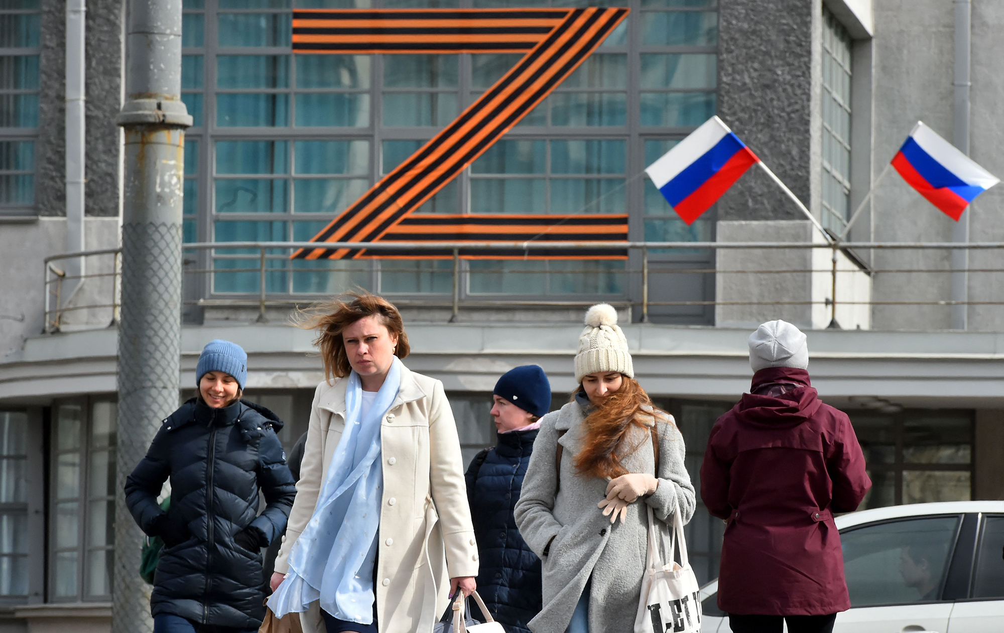 Двойная игра Кремля: как РФ "продаёт" США мирный план, а россиян готовит к войне